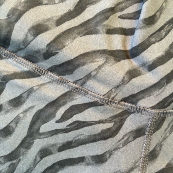 EVCR Zebra Striped leggings - Picture 3 of 4